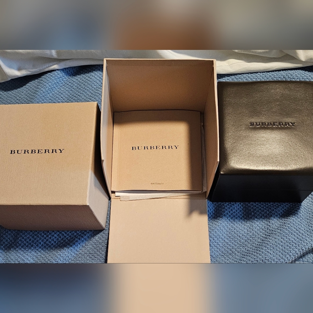 Burberry BU2152 Women’s Heritage Watch, Rectangular Face, Nova Check Strap & Box - Picture 14 of 15